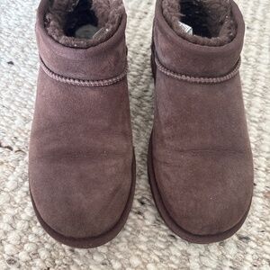 Chocolates brown women’s uggs